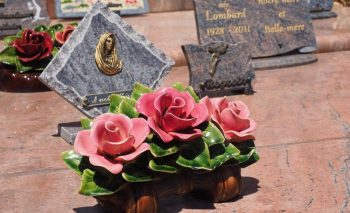 Plaques Funeraires Avec Fleurs