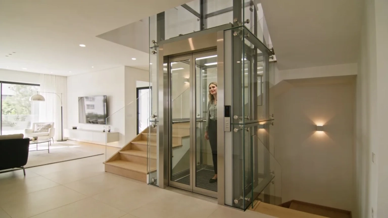 Installer un ascenseur maison (PMR, handicap, confort) : le guide complet