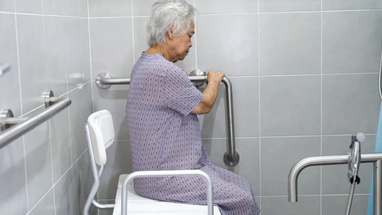 Avis et retours d’expérience sur les douches seniors pour bien choisir