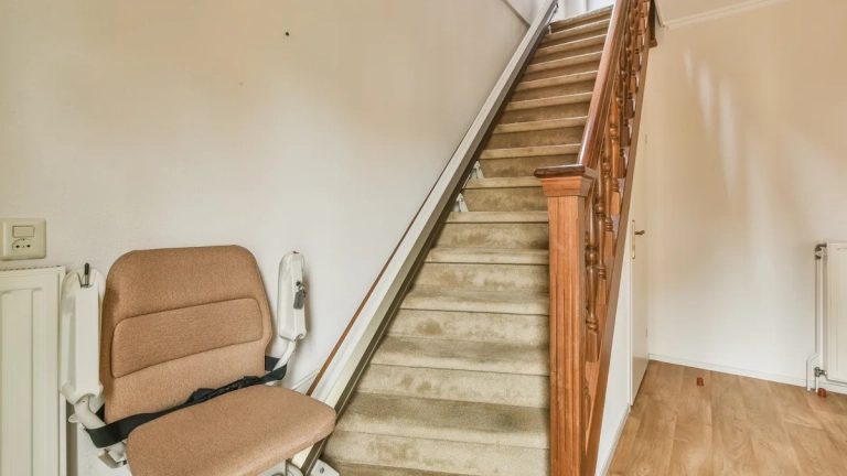 Acheter un monte-escalier d’occasion : est-ce possible et quelles précautions prendre avant de se décider ?
